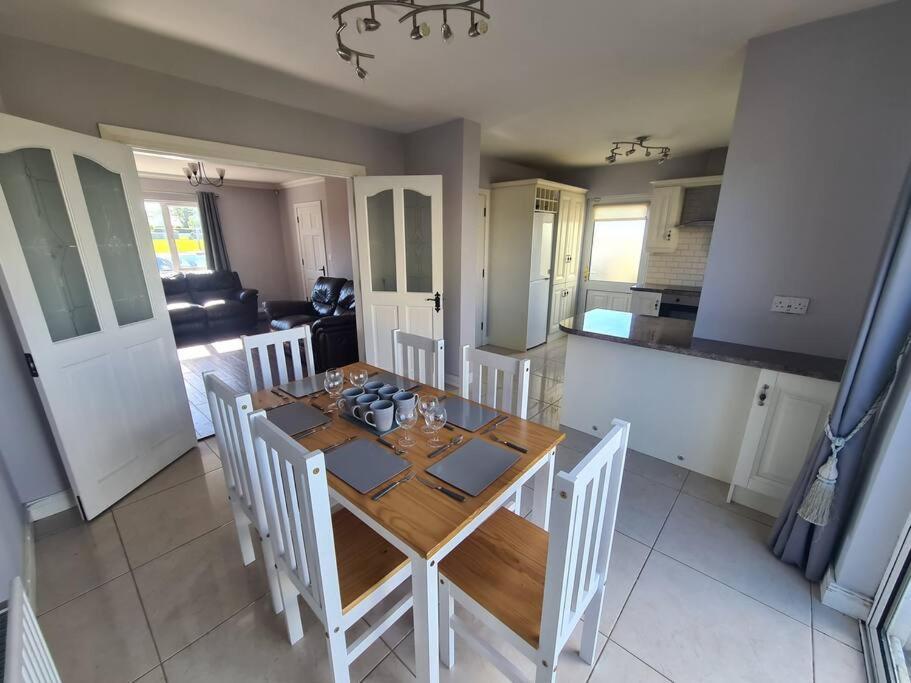 Bundoran Seaside Stays House - Wifi, Large Spacious Home Экстерьер фото
