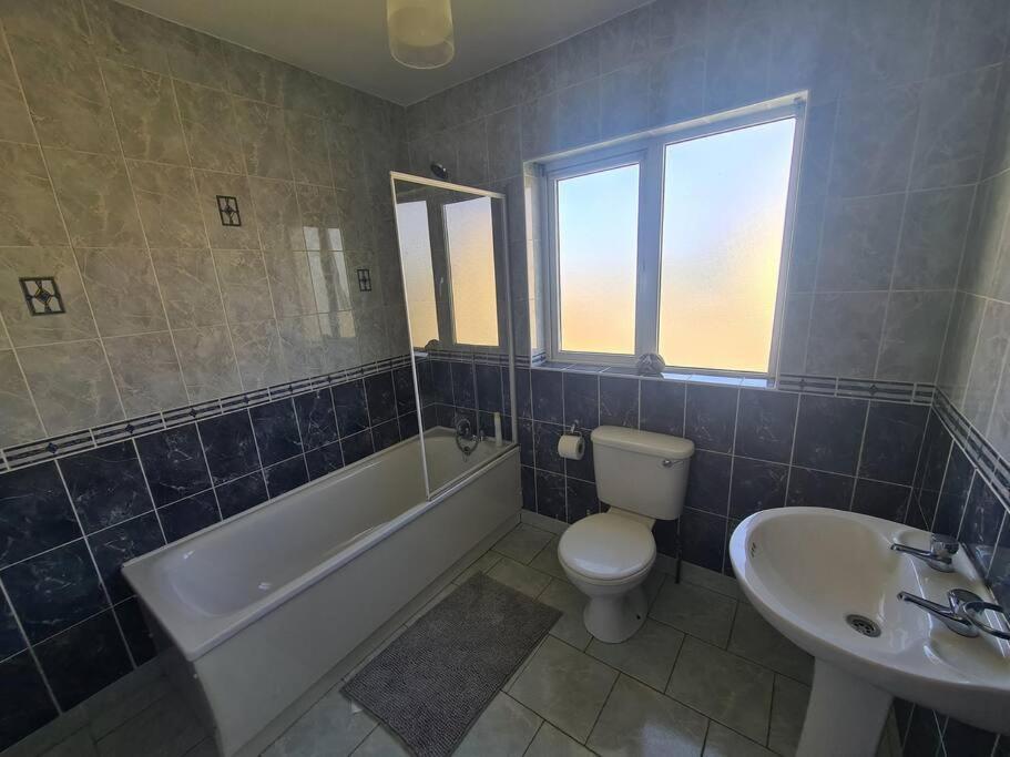 Bundoran Seaside Stays House - Wifi, Large Spacious Home Экстерьер фото