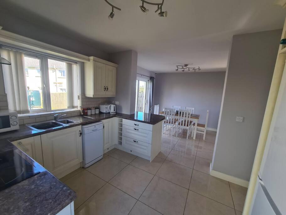 Bundoran Seaside Stays House - Wifi, Large Spacious Home Экстерьер фото