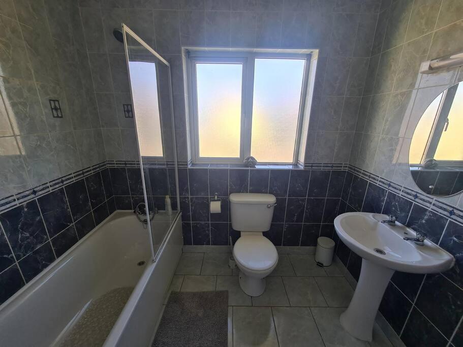 Bundoran Seaside Stays House - Wifi, Large Spacious Home Экстерьер фото